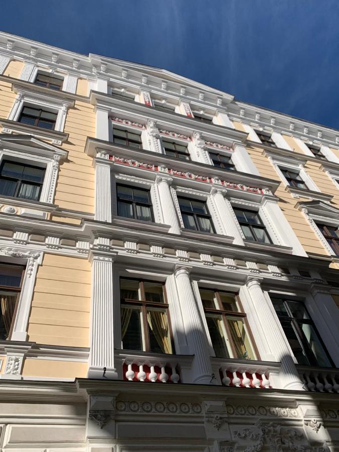 Dandelion Apartment Vecpilsetas Riga Exterior photo